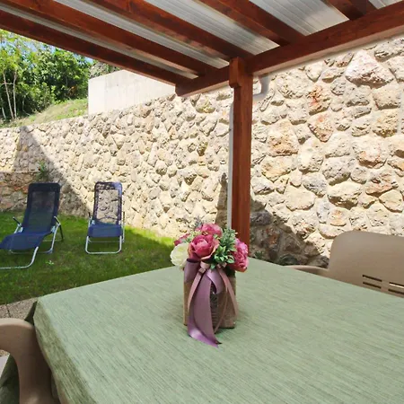 Apartmán In Mit Eigener Terrasse By Interhome Baška